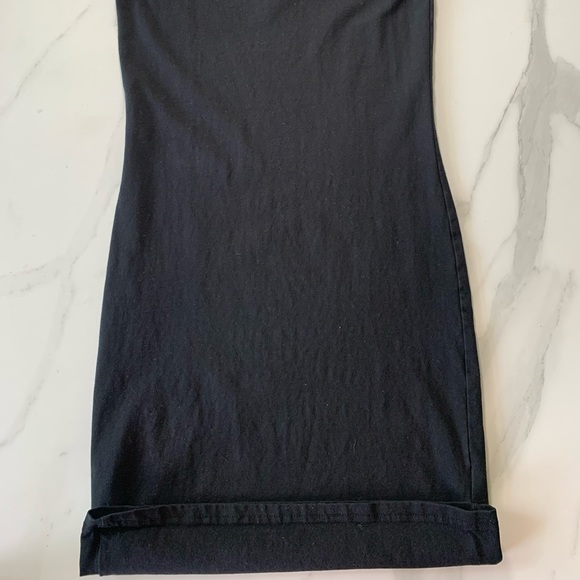 Short black dress - Picture 2 of 2